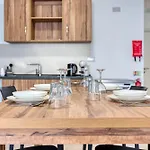 New & Modern 2br In *
