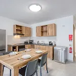New & Modern 2br In Apartment *