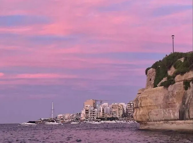 New & Modern 2br In アパート セント・ポールズ・ベイ